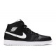 AIR JORDAN 1 RETRO MID BLACK WHITE  Scarpe 554724 038